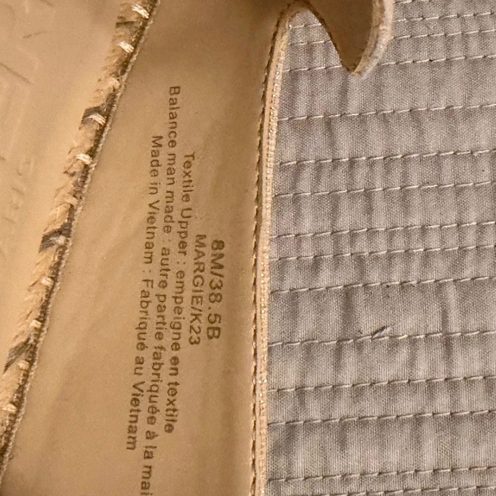 Karl Lagerfeld Paris Womens Margie Gold Crystal Pearl Espadrille Flats Shoes 8M